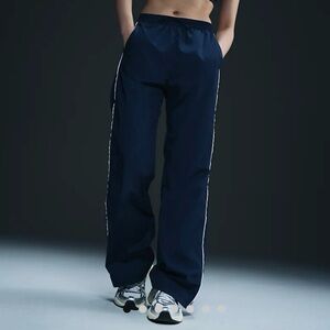 Nike Windrunner navy/white *NWT
size small (4-6)